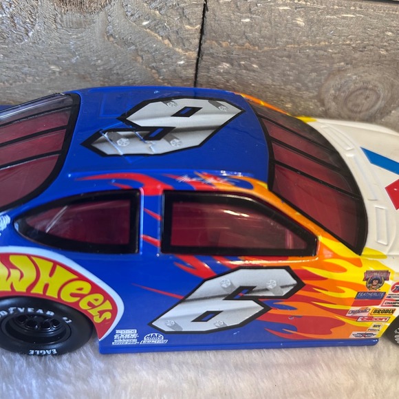 Hot Wheels NASCAR Car Number 6 Mark Martin 1:24 Valvoline Ford Taurus - Picture 8 of 9